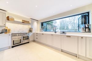 Kitchen Diner angle 2- click for photo gallery
